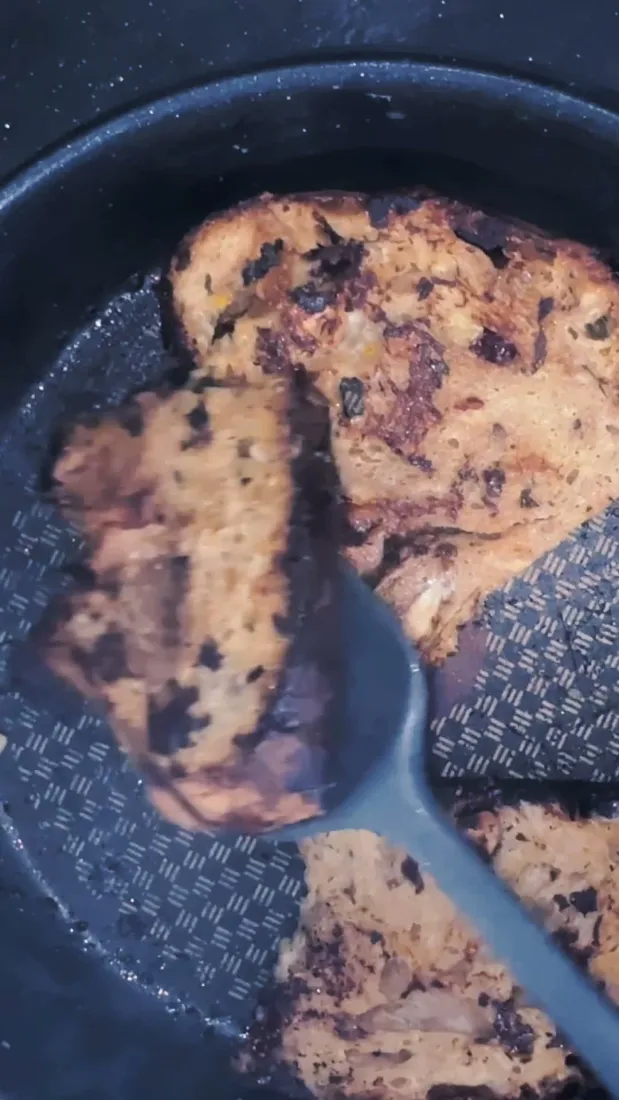 Mbourou fass doré à la poêle : la croûte caramélisée du pain perdu sénégalais