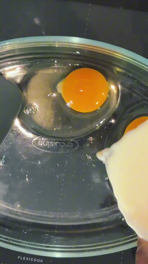 Ingrédients du mbourou fass : œufs et lait concentré pour le pain perdu sénégalais