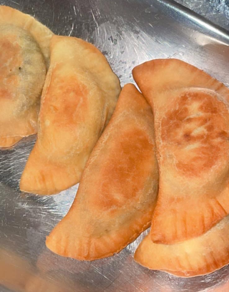 Pastels sénégalais au poisson, frits et dorés